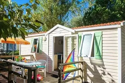 Image de Klassisches Xl-Mobilheim, 3 Zimmer, 4/6 Personen, erhöhte Terrasse