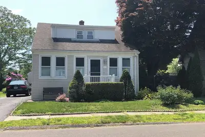 Image de Beach Neighborhood House…walk to beach, downtown and train station.