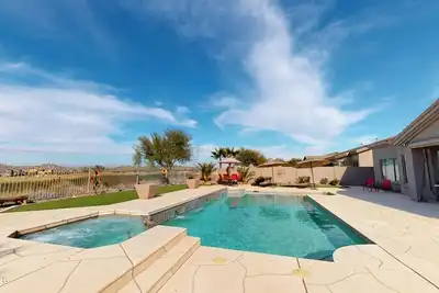 Image de Entire home in Goodyear, Arizona\n8 guests4 bedrooms2. 5 baths, Mega Pool/Spa/View