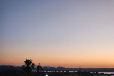 Image de Condo with lake views, walking distance to the London Bridge, shops& restaurants