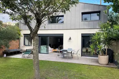 Image de 4 bedroom house with swimming pool close to the city center.