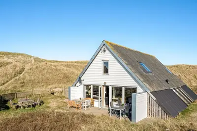 \"Kurt\" - 75m from the sea by Interhome
