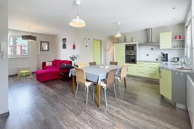 Image de Appartement cosy à 200m de la mer, 2 chambres, centre-ville de St Pair-sur-Mer, parking inclus