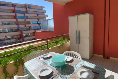 Image de Sète: T2 avec terrasse couverte, piscine et parking en résidence front de mer