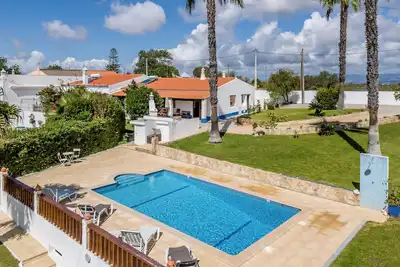 Image de Traditional Algarve home with private pool, air conditioning near Praia Marinha