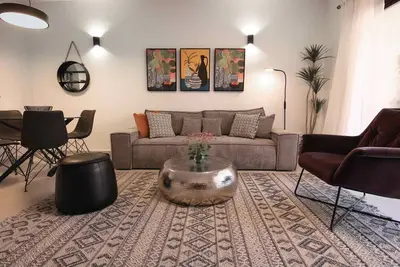 Image de Phaedrus Living: Queens Gardens Luxury Arthouse