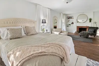 Image de Downtown Berlin Home w Historic Charm Dog Friendly Home