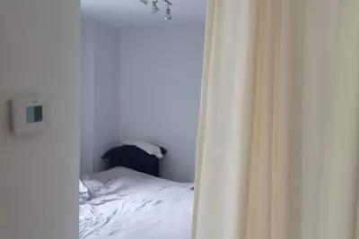 Image de Welcome To La Relaxation \n1 Room with a Queen size bed, desk & chair mini fridge