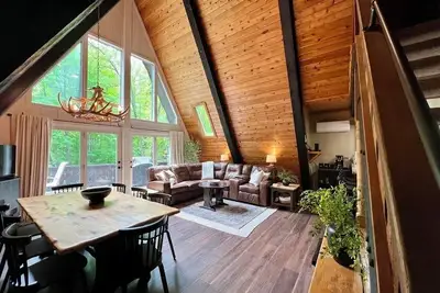 Shanty Creek A Frame-Close to Torch Lake-Fire pit-Shuffleboard-1 King bed