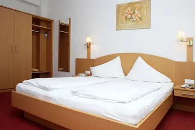 Zimmer 9, Doppel-dreibett, Du/wc, Balkon - Villa Margarethe