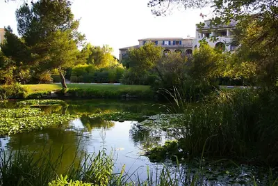 Image de T2 Renove Dans Residence Privee Proche Mer Et Foret