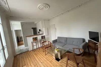 Image de Appartement 2 Pièces Calme Comme à la Campagne et au Coeur de la Ville!