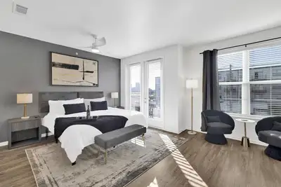 Image de Cozy Flat w/ Pool, Gym, & Stunning City Views