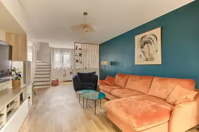 Image de Villa : Explorez les Trésors Cachés, Entouré de Charme et Attractions!