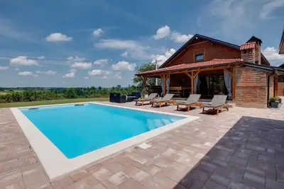 Image de Belle maison Ă Gornje Plavnice avec.