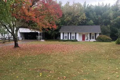 Image de Cozy country stay centrally located to entertainment, adventure and good food!