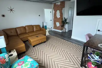 Image de 200-year-old house meet modern