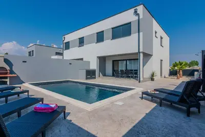 Image de Superbe maison à Vrsi avec WiFi