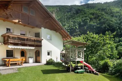 Image de Appartement \"Oberbodnerhof\" avec vue sur les montagnes, terrasse privée et Wi-Fi