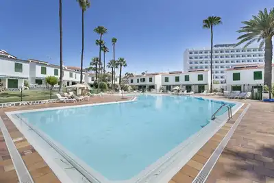 Maison de vacances 'Precioso Bungalow De Playa' avec piscine partagée, Wi-Fi et climatisation
