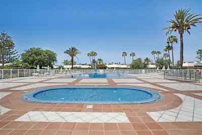 Maison de vacances \"Bungalow Tranquilo y Familiar\" avec piscine partagée et Wi-Fi