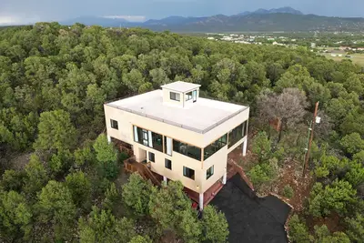 Image de Glass House with Hot Tub and Sauna