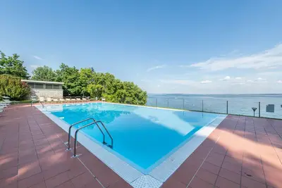 Appartement 'Appartamento  Sogno sul Garda' avec piscine privée, Wi-Fi et climatisation