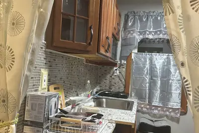 Image de \"Charming Suite with 2 Queen Beds – Ideal for Families! \"