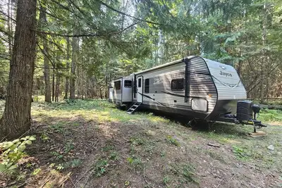 Image de Enjoyable Rv with Ac, heat, water, in charming Clark Fork. Pet friendly.