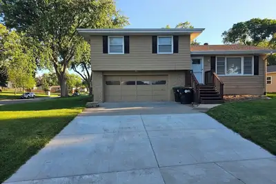 Image de West Omaha home. clean, nice & safe! Near a park