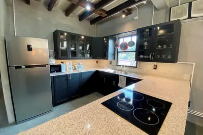 Image de Unique & Modern, Huge Kitchen, Great for Long Stays