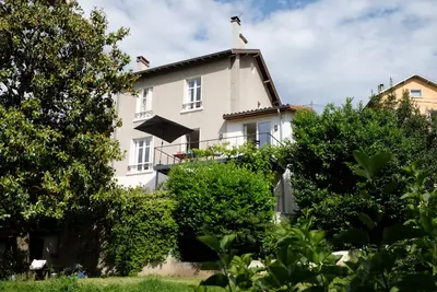Image de Rent house 4 bedrooms - sleeps 8 + view and swimming pool - 10mn from Lyon