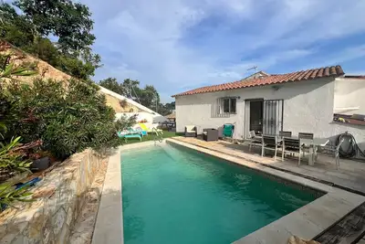 Image de Maison Avec Piscine Privée, 8 kms des Plages, 680 m2 de Propiété. Magnifique vue