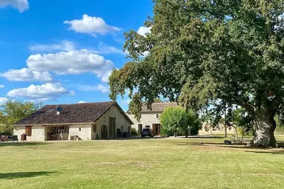 Image de Stylish barn conversion  with a beautiful pool and stunning 4ha grounds.