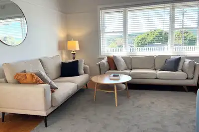 Image de House with forest views in vibrant central goldfields town only 1. 5hr from Melb