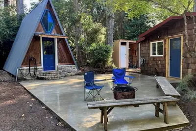 Image de Cozy lakeside cabin on Laurel Lake just outside Bandon Dunes. Pet friendly!