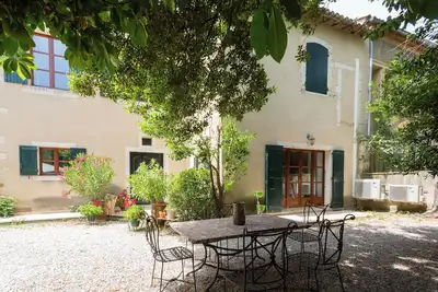 Image de Le Mas du Chateau in Provence, a charming 18th century residence