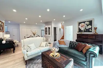 Image de This house is a 4 bedroom(s), 3. 5 bathrooms, located in Glen Waverley, Vic.