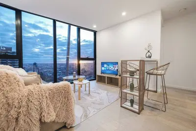 Image de Splendid High 40+ level 2br Cbd Pool Gym Wi-Fi