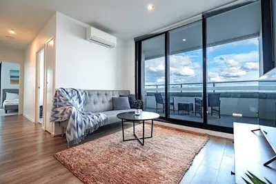 Image de This apartment is a 3 bedroom(s), 2 bathrooms, located in Footscray, Vic.