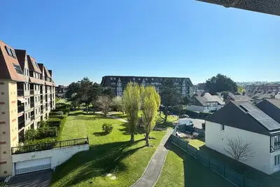 **Charmant T2 à 200m de la plage avec balcon et parking privé à Villers-sur-Mer**