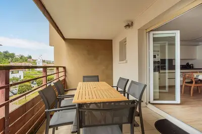 Bel appartement à Ciboure, proche commerces et plage, terrasse, parking et wifi inclus