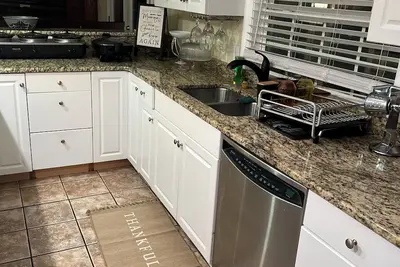Image de 3-bedroom house in fantastic Greensboro with Pool, hot tub, WiFi and much more!