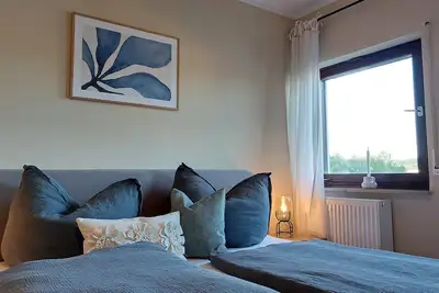 Image de Sun-drenched, family-friendly apartment with balcony & large kitchen