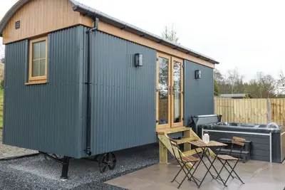 Image de Dam View Shepherds Hut, romantic, with hot tub in Rhayader