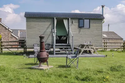 Image de Cwtch Winnie Shepherds Hut, pet friendly, with hot tub in Old Colwyn