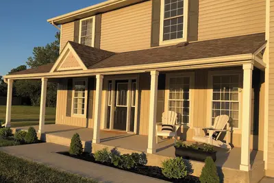 Image de 5 minutes to Picton downtown w/ beach pass! Pec apartment with backyard space