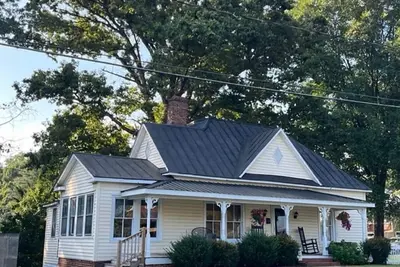 Image de The Nellie House. An historic cottage in the Heart of Elkin