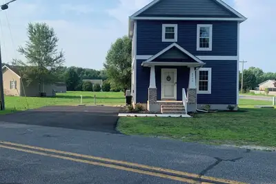 Image de New home w/ Ev charging, close to beaches and De Turf