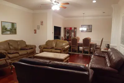 Image de Two Miles to At&T Stadium, Family size unit at very nice area